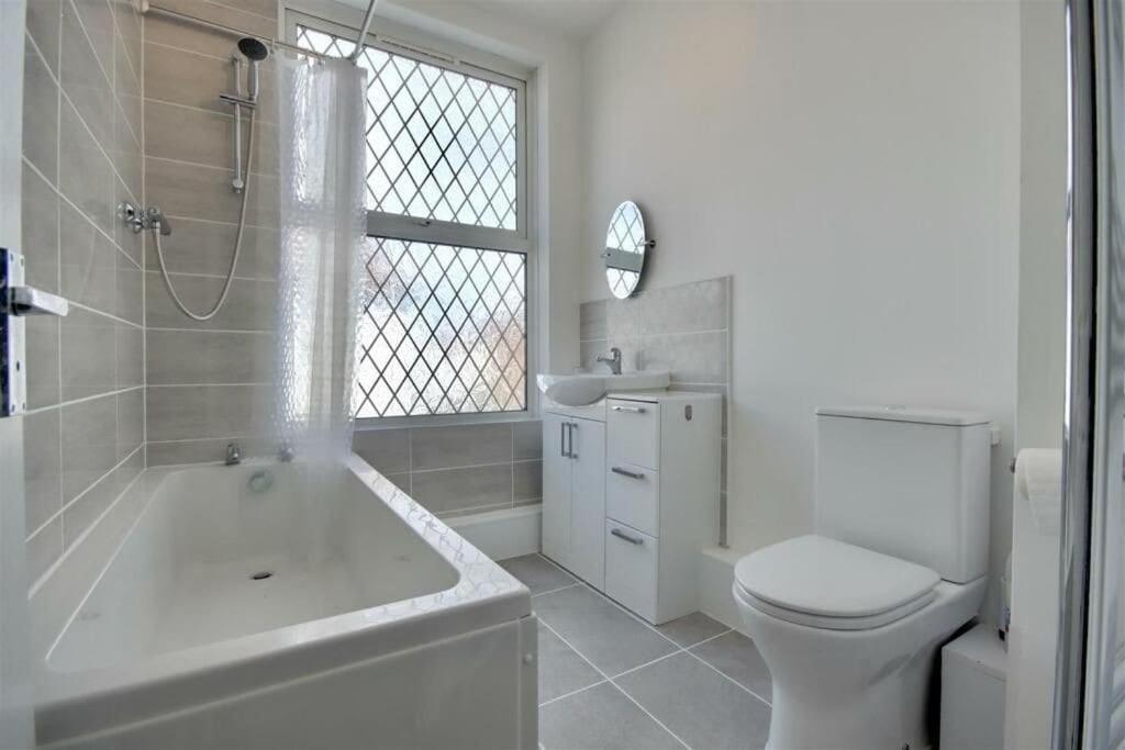פורטסמות' Improved Private House In Central Location מראה חיצוני תמונה